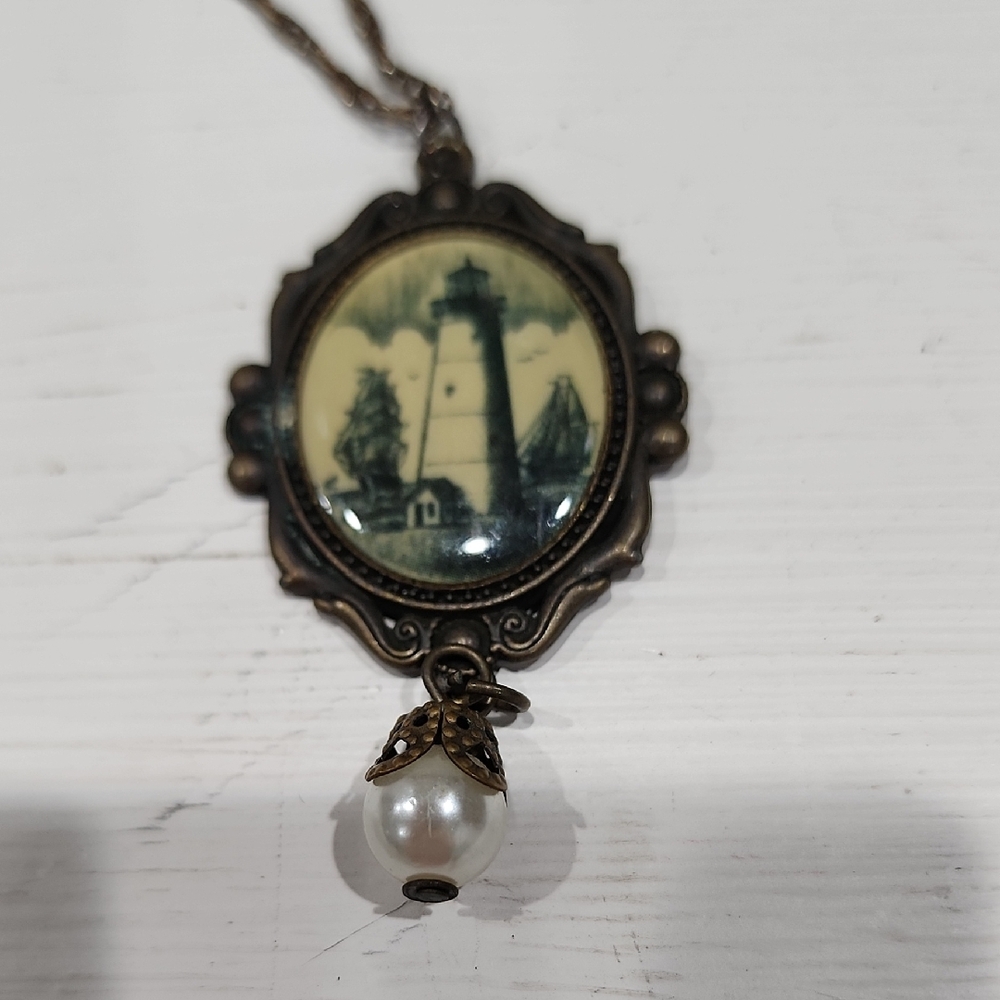 Lighthouse w pearl necklace on a 30 inch chain.